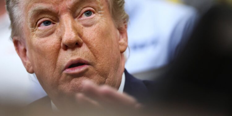 EUA e Irã chegam a acordo, mas Trump ainda precisa dar aval, diz site