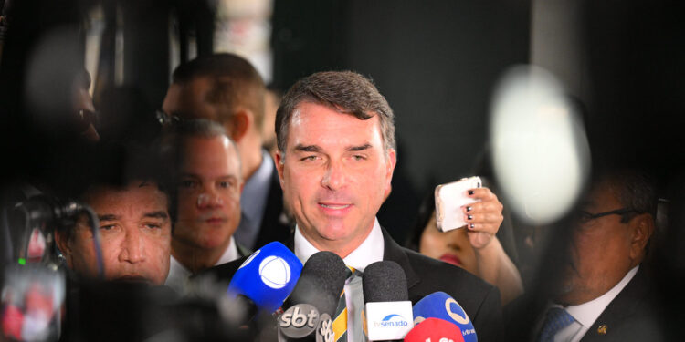 Cálculo eleitoral leva PL a ‘bater cabeça’ em aprovação da escala 6×1 na Câmara