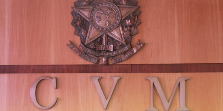 CAE do Senado aprova projeto que obriga depoimento semestral do presidente da CVM