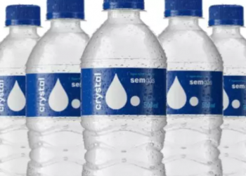 Anvisa recolhe lote de água Crystal após detectar mesma bactéria encontrada em produtos da Ypê